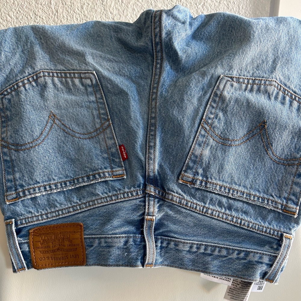Great condition Levi’s; woman’s 26